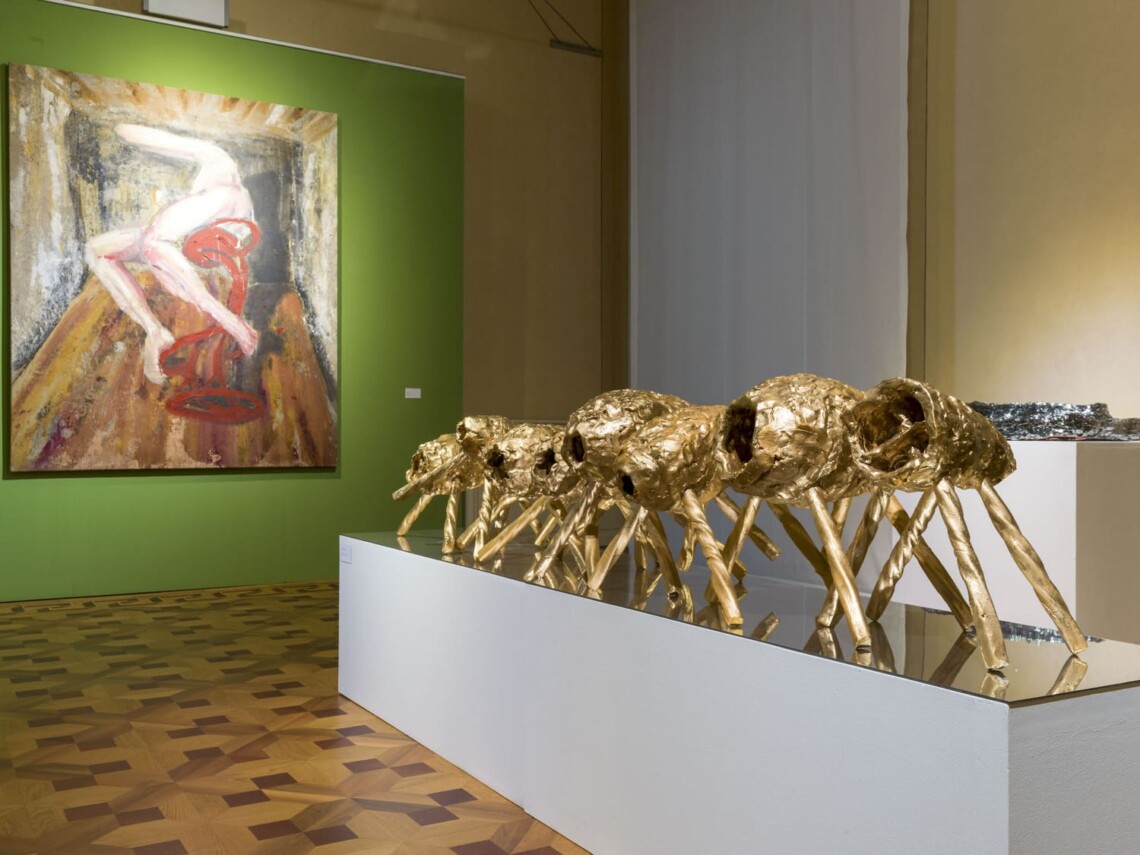 Dettaglio delle sculture dorate di Giuseppe Donnaloia esposte alla mostra Random